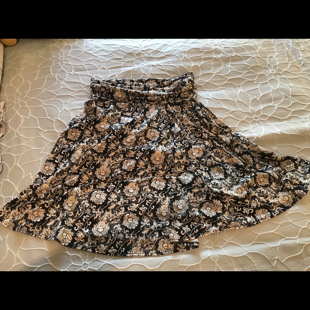 Max Studio knee length skirt